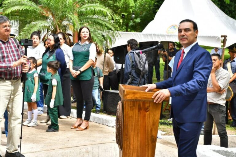 Valdés acompañó a Santa Ana en el 287 aniversario de fundación