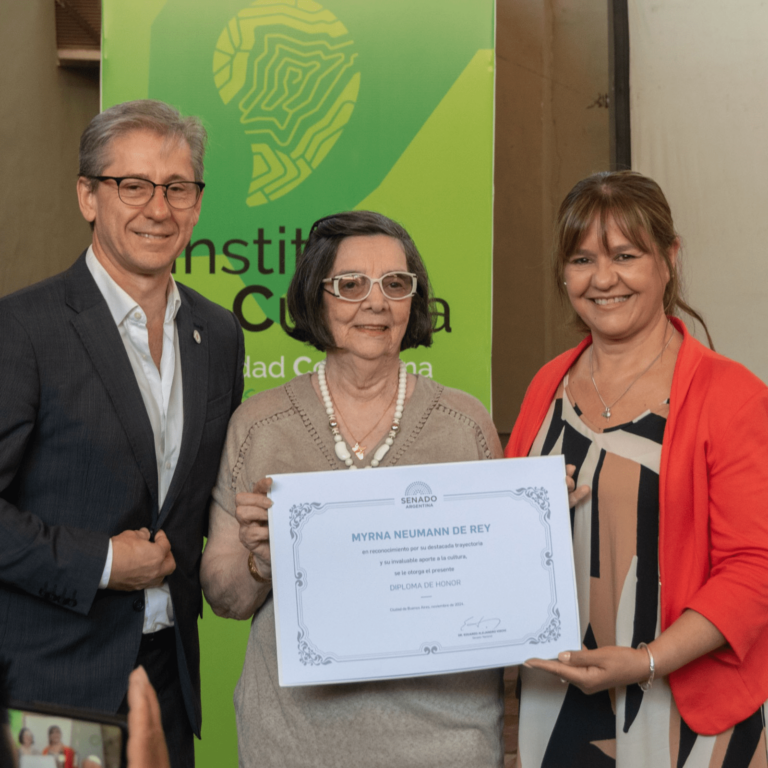 La escritora Myrna Neumann de Rey recibió el Diploma de Honor del Senado de la Nación