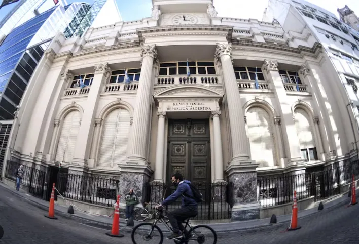 Milei terminaría su mandato con un 10% anual de inflación según analistas