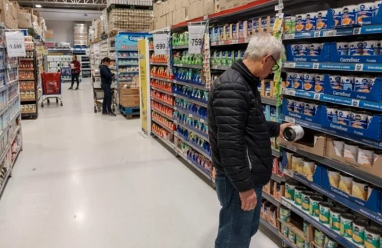 El Gobierno celebra el dato de inflación mientras crece la pelea con el macrismo