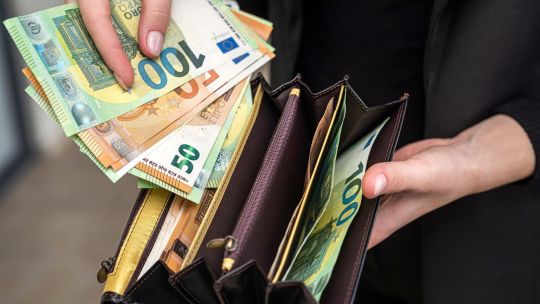 El euro blue cerró a $1260 para la compra y $1270 para la venta este miércoles 15 de enero de 2025