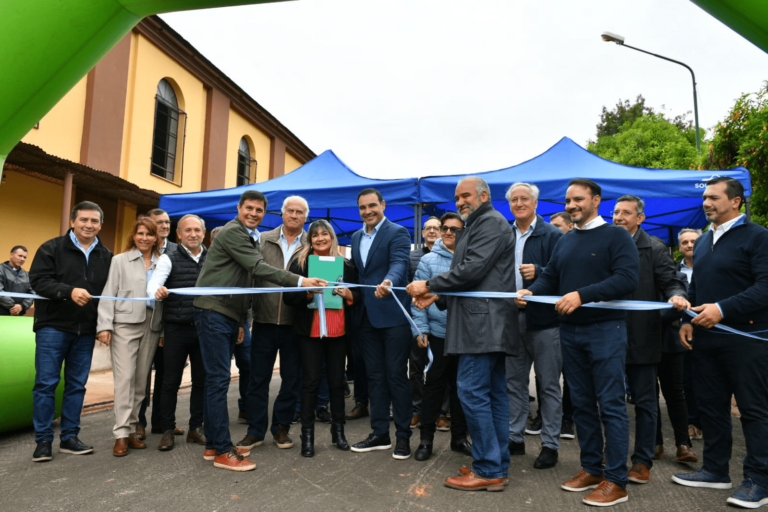 Valdés inauguró 43 cuadras de pavimento en Mburucuyá y destacó el rol de Vialidad Provincial