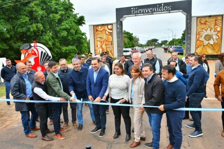 Mburucuyá: Valdés inauguró pavimento y destacó el rol de Vialidad Provincial