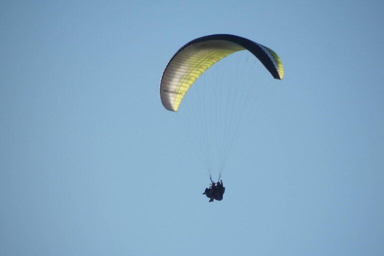 Pigüé: un hombre murió en un trágico accidente cuando su parapente a motor se precipitó a tierra