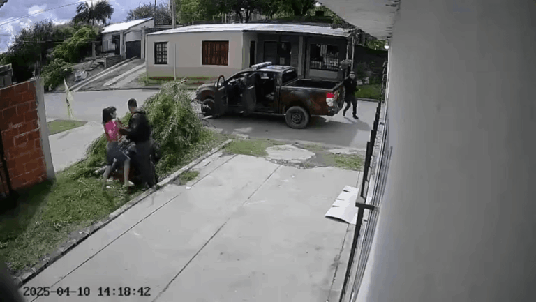 Tres policías agredieron a un hombre por creer que los había insultado.