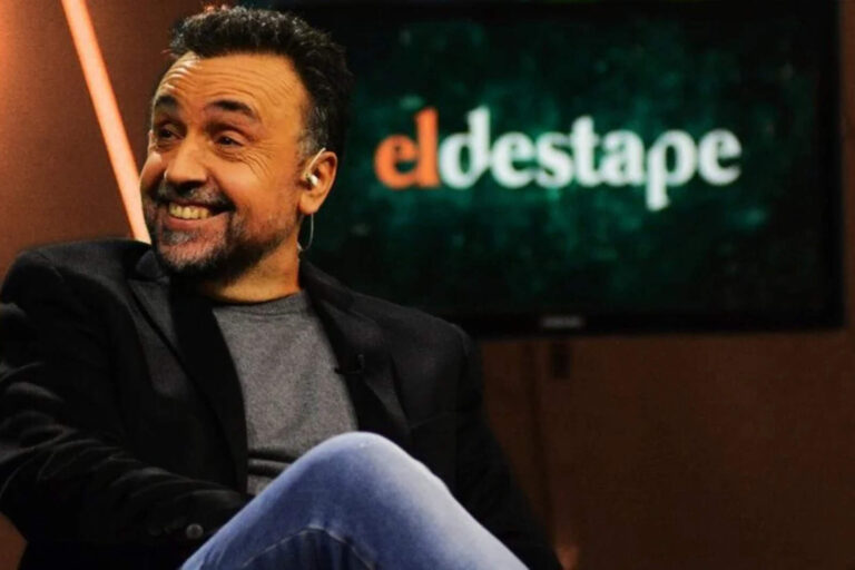 El mercenario K, Roberto Navarro, fue agredido cuando caminaba por la calle