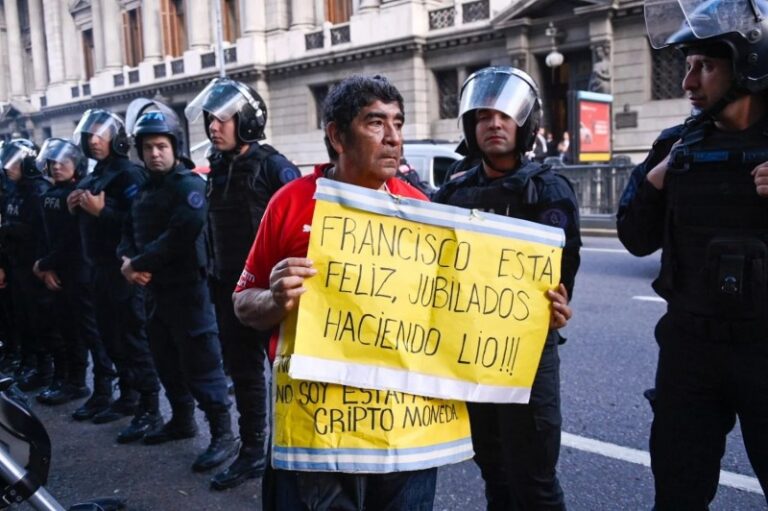 Otra vez las fuerzas de seguridad de Bullrich reprimió la marcha de jubilados