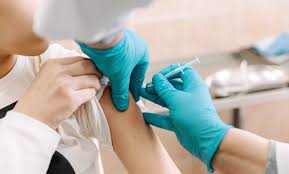 Salud Pública recuerda quiénes deben recibir la vacuna antigripal y refuerzos por Covid-19