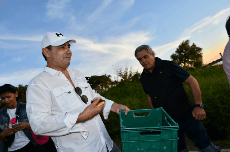 En el marco de la Fiesta del Surubí, Valdés encabezó la liberación de 5000 alevines en el Paraná