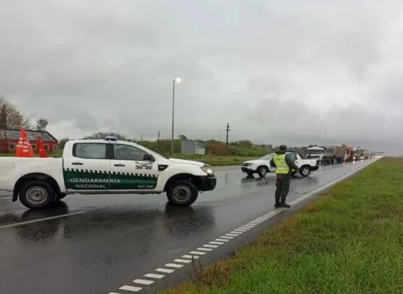 Cortan por tiempo indeterminado el puente Zárate- Brazo Largo por las graves inundaciones