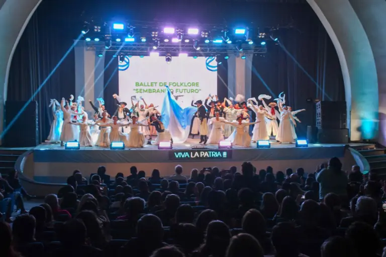 EL INTENDENTE AZCUÉ ENCABEZÓ LA FUNCIÓN DE HONOR IDENTIDAD EN LIBERTAD