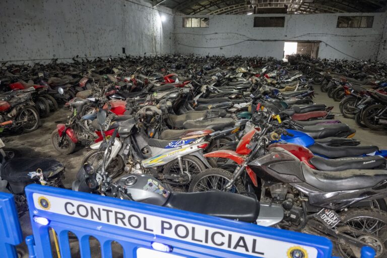 Provincia y el municipio de Paraná avanzan con la compactación de vehículos