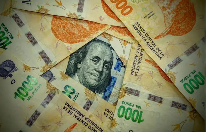 Se derrumban las cotizaciones de los dólares: puede llegar a $1.000 como quiere Milei?