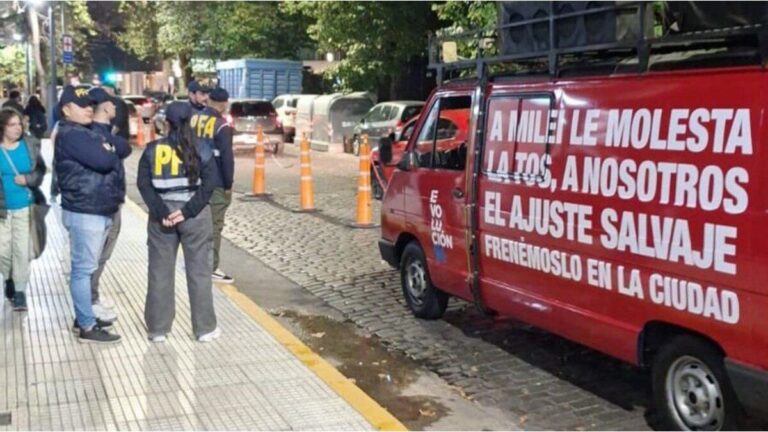 Denuncian intimidación: siete jóvenes de Evolución fueron demorados por la Policía Federal