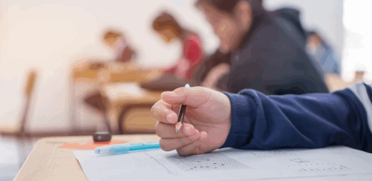 Las demoras en las auditorías médicas a docentes impactan en el aula