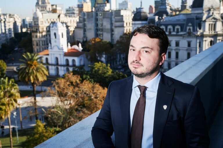 Agustín Romo: Nuestro candidato tiene que ser lo contrario a Cristina, un joven, un outsider