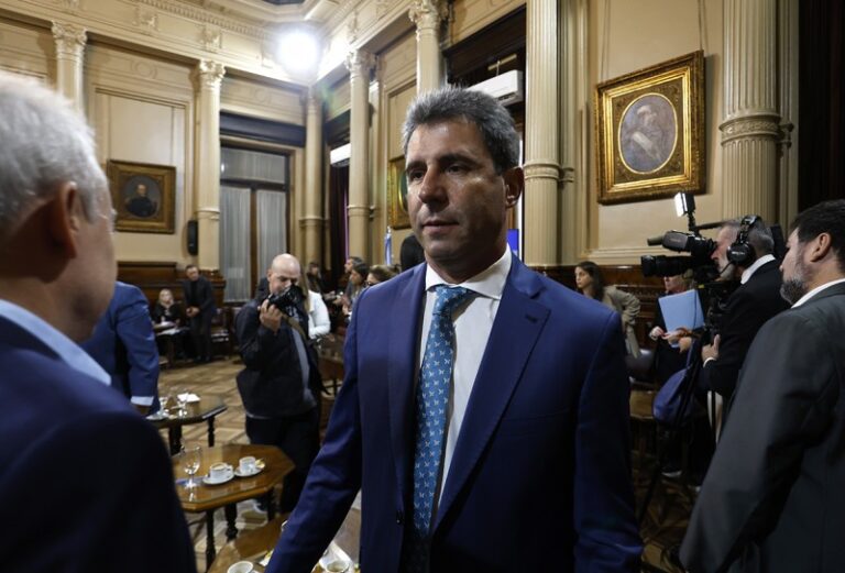 Uñac cuestiona el armado de Urtubey porque no quiere el paraguas de Cristina