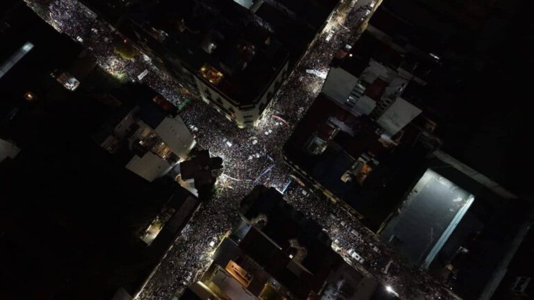 Cristina y Máximo Kirchner saludaron a la militancia tras el fallo que confirmó la condena