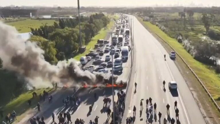 Cortes en distintos puntos de Buenos Aires: manifestantes se congregan contra la Justicia