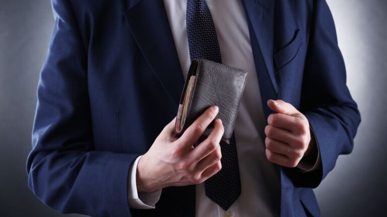 Por qué los salarios no alcanzan y son caros para las empresas