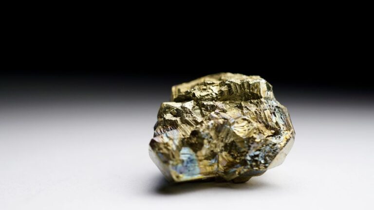 Ni el oro, ni la plata: cuál es el metal que subió más de 60% en el año