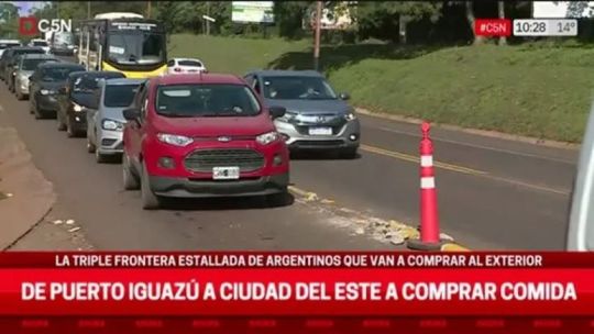 Furor de compras en la triple frontera: largas filas para cruzar en busca de mejores precios