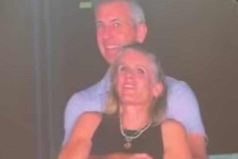 La determinante decisión que tomo elCEOAndyByron tras la kiss-cam en el concierto de Coldplay
