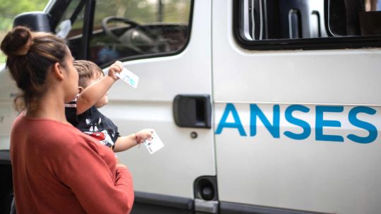 AUH con aumento en agosto 2025: montos actualizados y beneficios adicionales de Anses