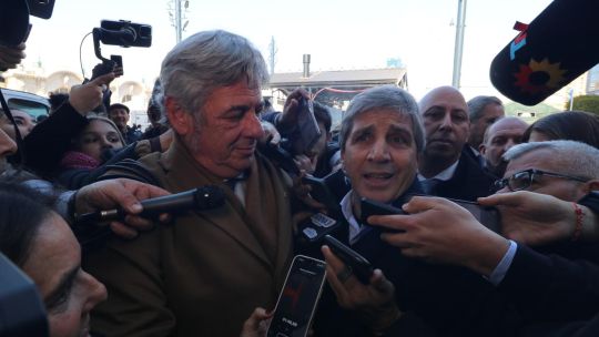 El ministro Luis Caputo llegó a la Expo Rural de Palermo y se reúne con la mesa de enlace