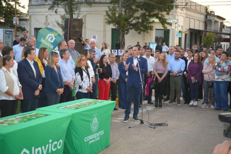 Valdés entregó bienes de capital, viviendas y anunció la construcción de 40 más en Itatí
