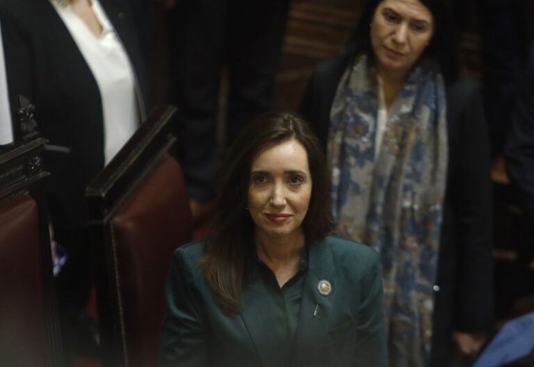 Villarruel negocia leyes con el peronismo y Adorni dice que ya está fuera del gobierno