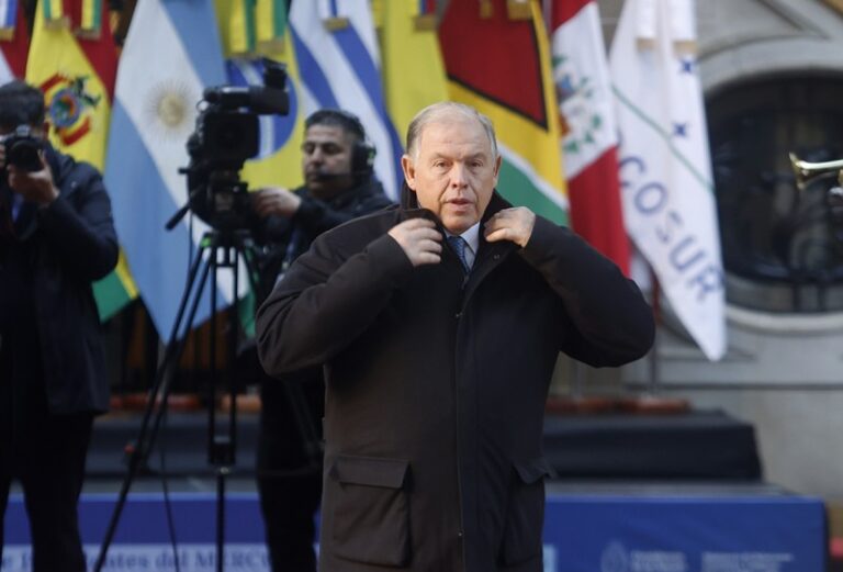 El gobierno confirmó la renuncia del vicecanciller Bustamante