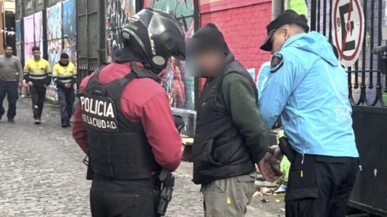 La Policía de la Ciudad desalojó en Palermo un predio presuntamente tomado por una cooperativa de Juan Grabois