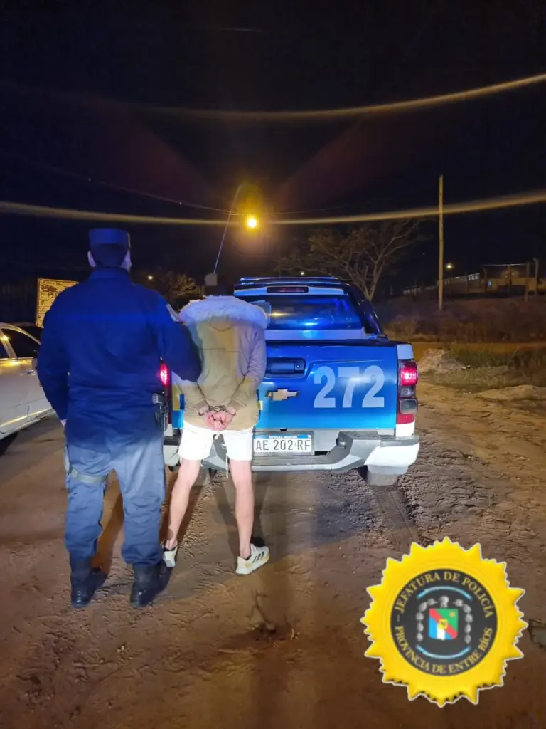 Detuvieron a dos rapiñeros de celulares poco después de intentar arrebatar el celular a un hombre en Illia y Concejal Veiga.