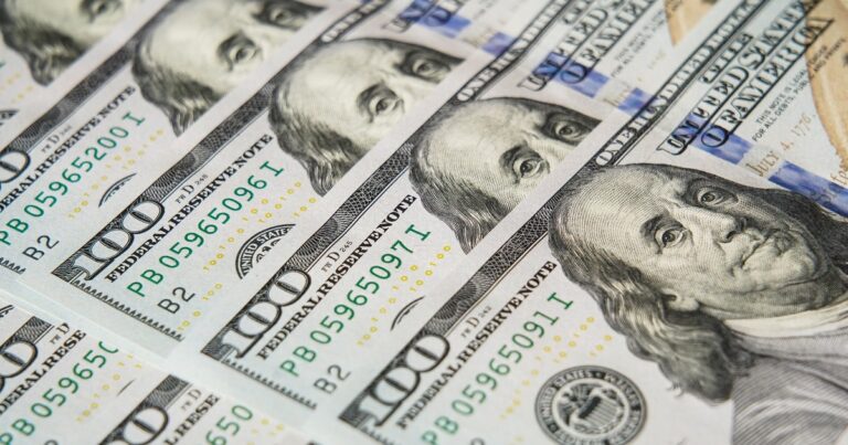 Dólar hoy y dólar blue, EN VIVO: a cuánto cotiza el oficial y cuál es el precio del paralelo este martes 5 de agosto, minuto a minuto