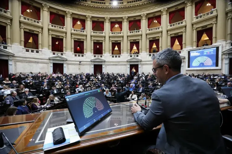 El oficialismo sufrió 12 derrotas en Diputados y la oposición le marca la agenda en pleno cierre de alianzas