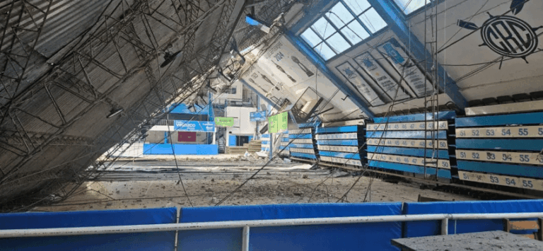 Se derrumbó el techo del club Regatas Corrientes