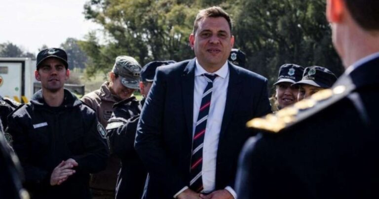 El policía bonaerense candidato de Milei apuntó contra el Gobierno de Kicillof: «No entienden que los de azul son los buenos»