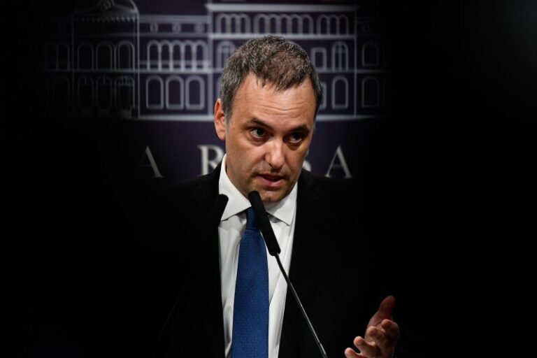 Tras un escándalo, Adorni debió cancelar las membresías pagas de su canal de YouTube