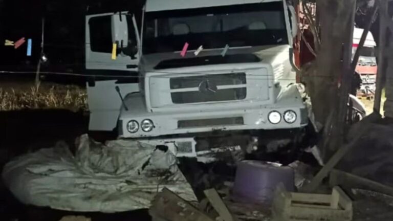 La Playa: un camión se incrustó en una casa y casi provoca una tragedia