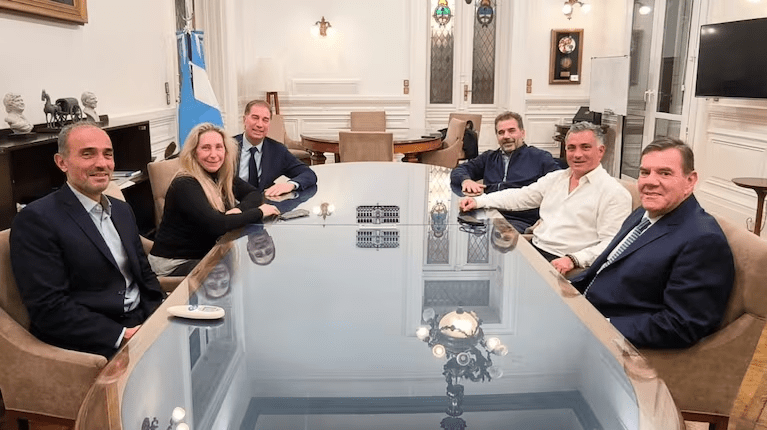 El Gobierno se reunió con Santilli y Ritondo para delinear la estrategia de la campaña libertaria