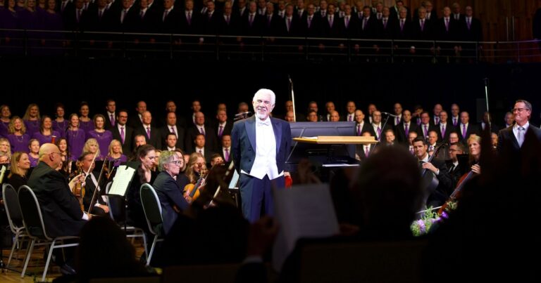 Llega el Coro del Tabernáculo de la Manzana del Templo, 400 personas en escena para alabar a Dios