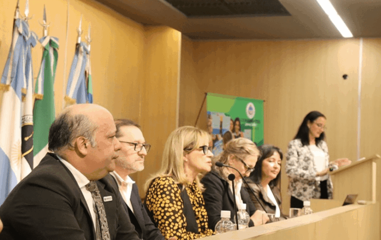 Docentes y estudiantes de profesorados se capacitaron en alfabetización