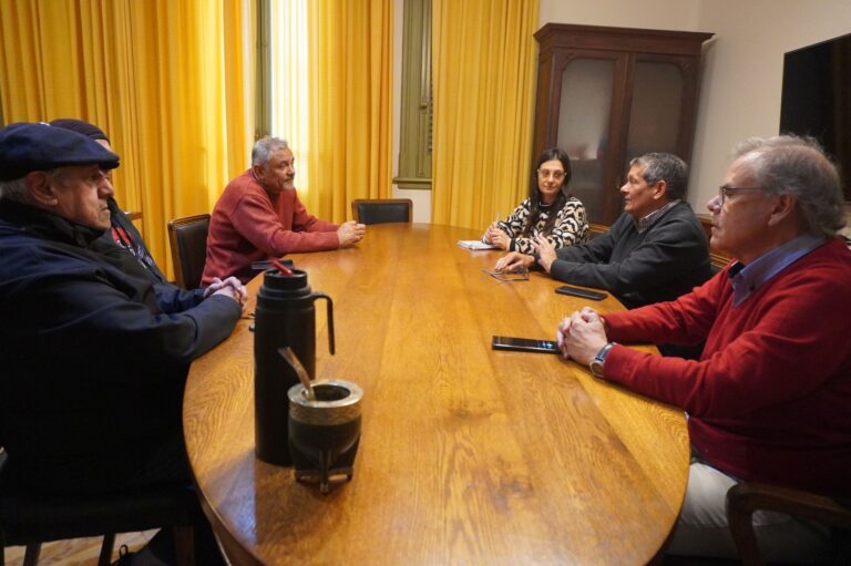 Uader: Humanidades impulsa la regularización de la planta de cargos