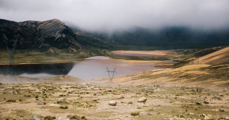 Un turista argentino murió al caer desde 100 metros de altura mientras hacía trekking en Bolivia