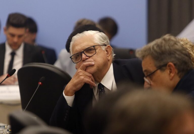 La mano derecha de Sturzenegger apoya a López Murhpy