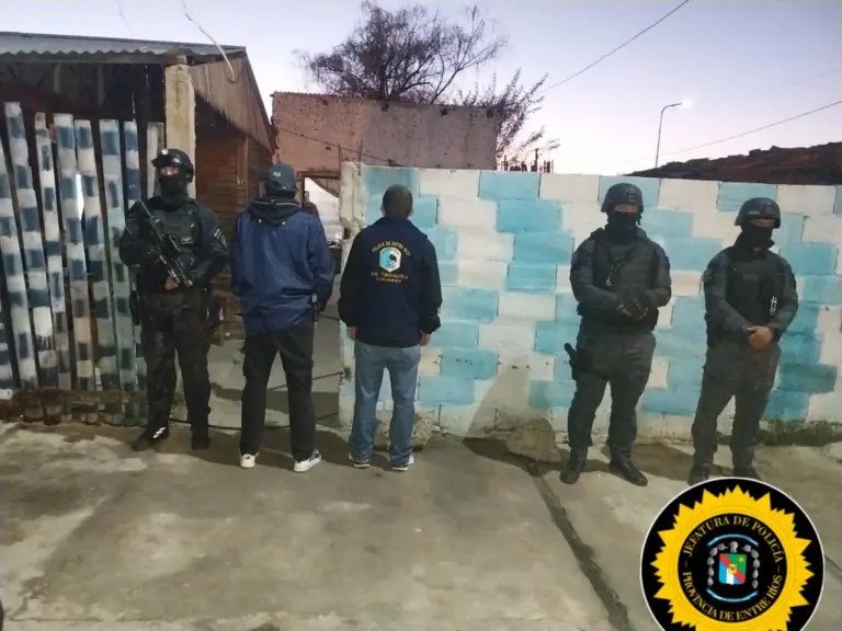 Detienen a tres personas por narcomenudeo y pasan a engrosar el depósito humano en Alcaidía y Comisaría de la Menor y la Familia.