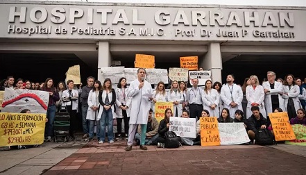 El Hospital Garrahan realiza un paro tras el veto de Milei