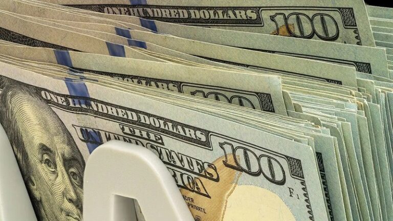 Sigue subiendo: el dólar oficial trepa hasta $ 1.480 y roza el tope de la banda cambiaria