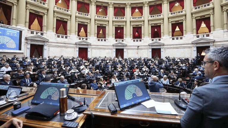 El oficialismo intensifica negociaciones con diputados aliados y gobernadores para sostener los vetos de Milei